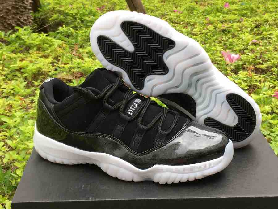 Nike Air Jordan 11 Low Barons Sneakers