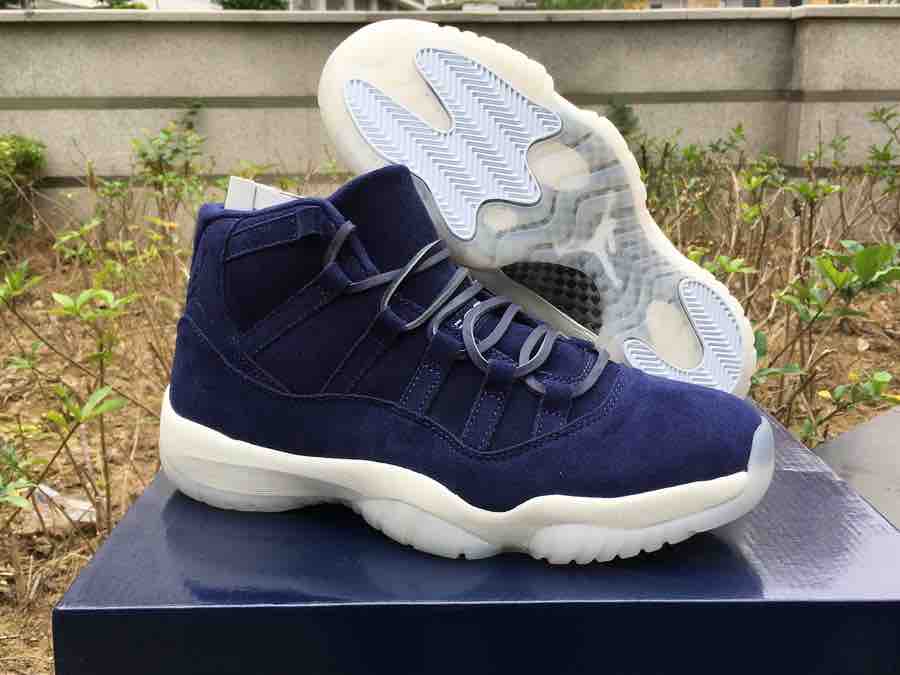 Nike Air Jordan 11 PRM Jeter Sneakers