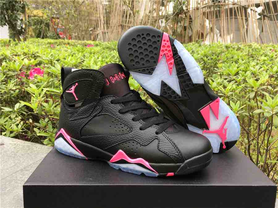 Nike Air Jordan 7 GS Hyper Pink Sneakers
