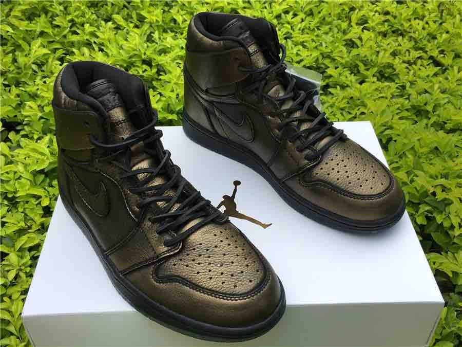 Nike Air Jordan 1 Wings Sneakers