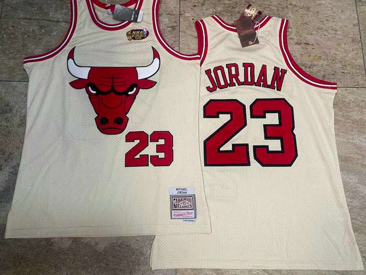 Mens Chicago Bulls 23# MICHAEL JORDAN Mitchell & Ness Cream Jersey