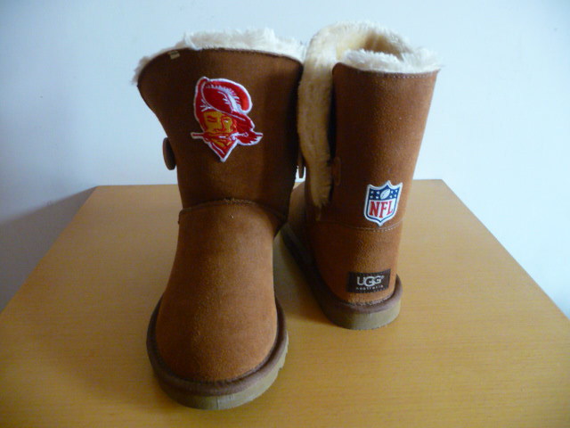 NFL Tampa Bay Buccaneers Cuce Shoes Ladies Fanatic Boots Tan